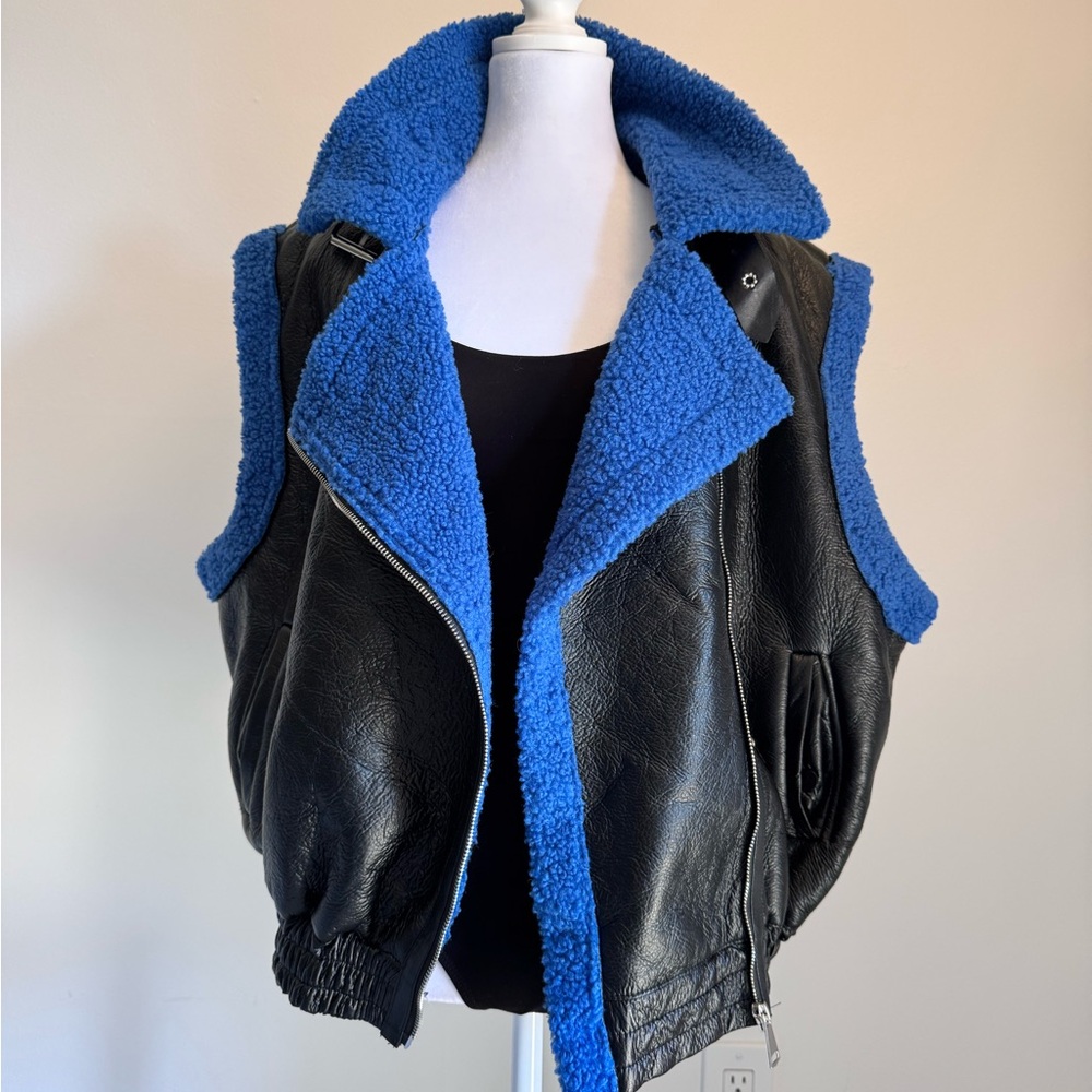 STORETS Faux Leather Shearling Vest Black Cobalt Blue Size L EUC